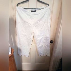 Jones New York white capris 16